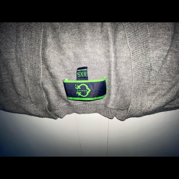 Cashmere CWONDER Vneck sweater NEW - Picture 2 of 3